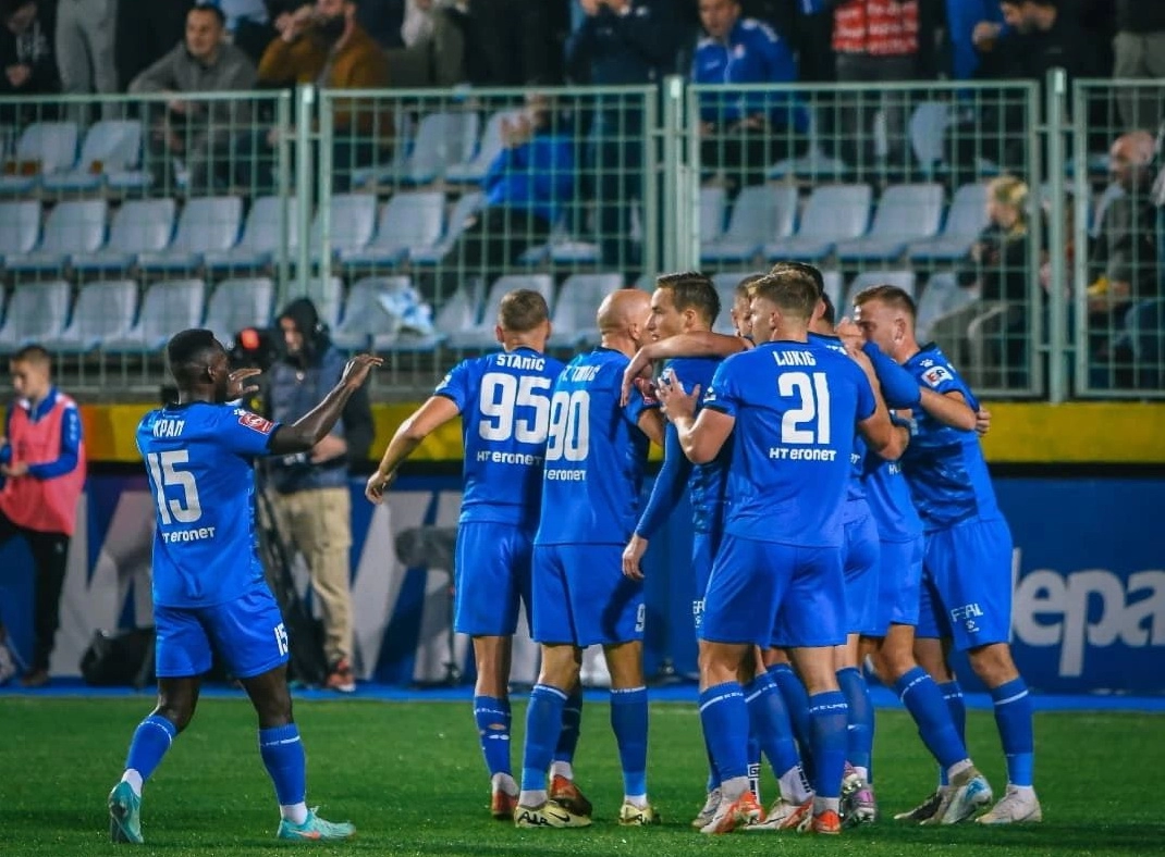 Široki jednom nogom u svom devetom finalu